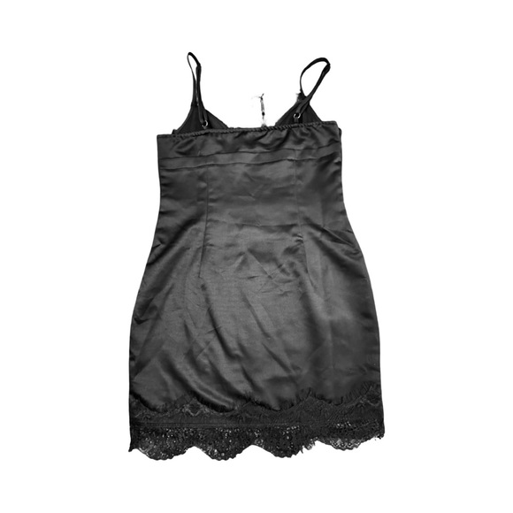 PrettyLittleThing Black Lace Chemise - Picture 5 of 9